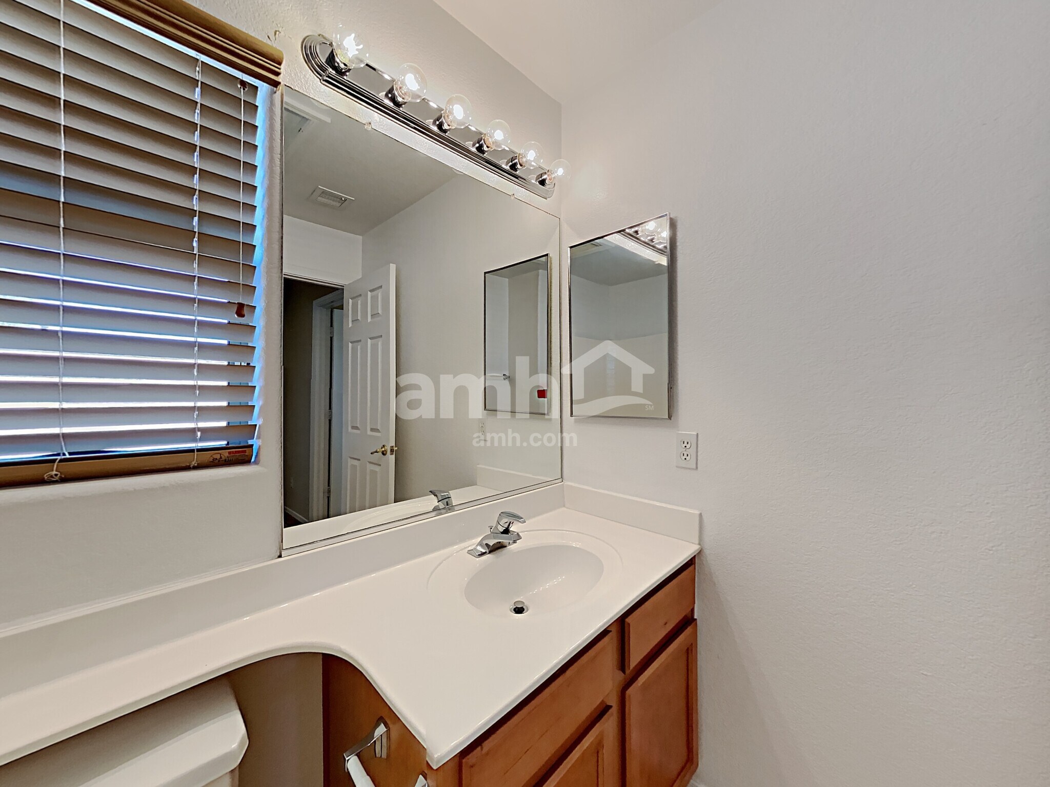 Building Photo - 17514 W Ocotillo Ave