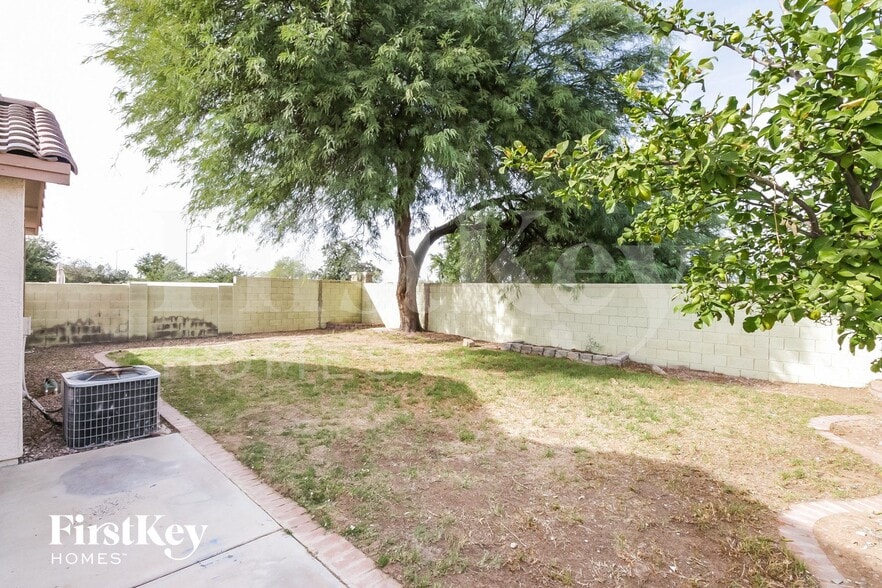 Building Photo - 8526 E Meseto Ave