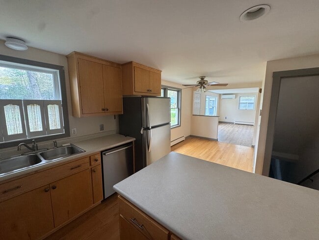 Building Photo - $3,500 5BD/2BA Single Family Home Scarborough - Available 6/1