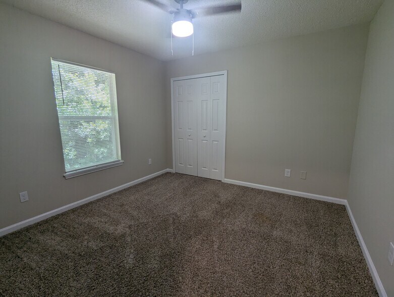 Building Photo - 128 Plantation Point Dr