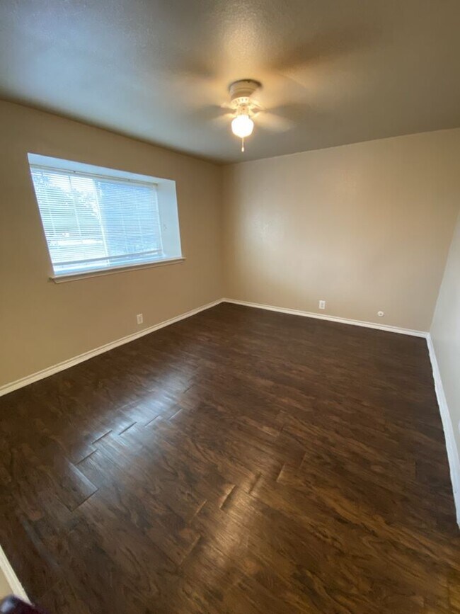 Building Photo - 6760 Calmont Ave