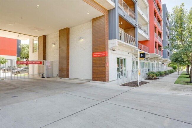 Building Photo - 4361 S Congress Ave