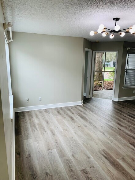 Building Photo - 715 Sugar Bay Way