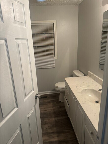 Building Photo - 825 Bitternut Dr