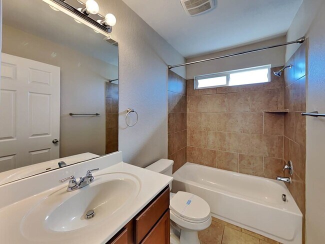 Building Photo - 114 Finch Knoll