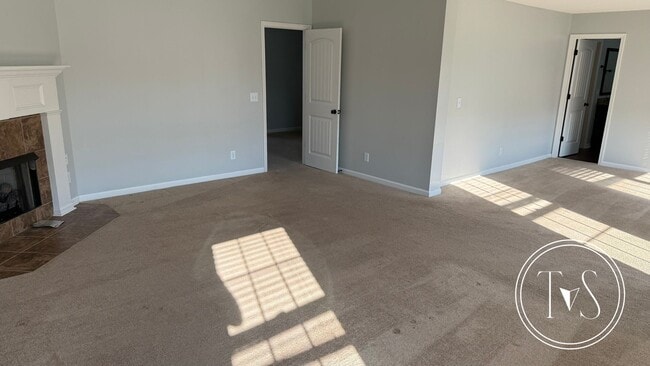 Building Photo - 983 Oak Crest Dr