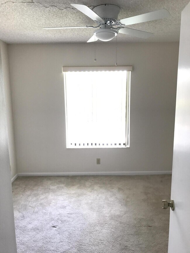 Building Photo - 724 Sunny Pine Way