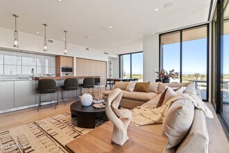 Building Photo - 5000 N Camelback Rdg Dr