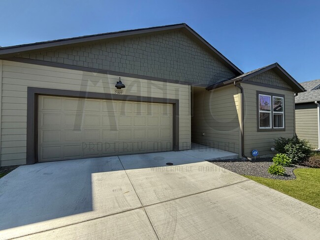 Building Photo - Stunning Windhaven Home