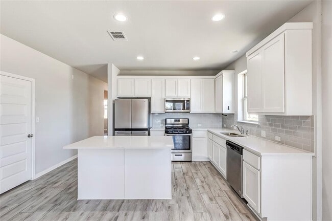 Building Photo - 2533 Pecan Island Dr