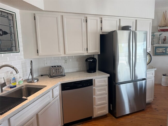 Building Photo - 3421 Jolly Roger Cir