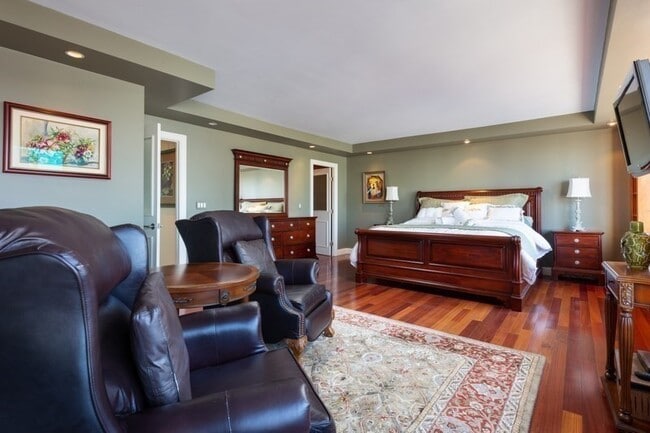 Building Photo - 65 E India Row