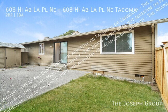 Building Photo - 608 Hi-Ab-La Pl NE