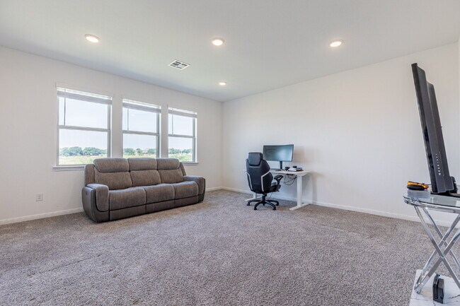 Building Photo - 2332 Giona Pl