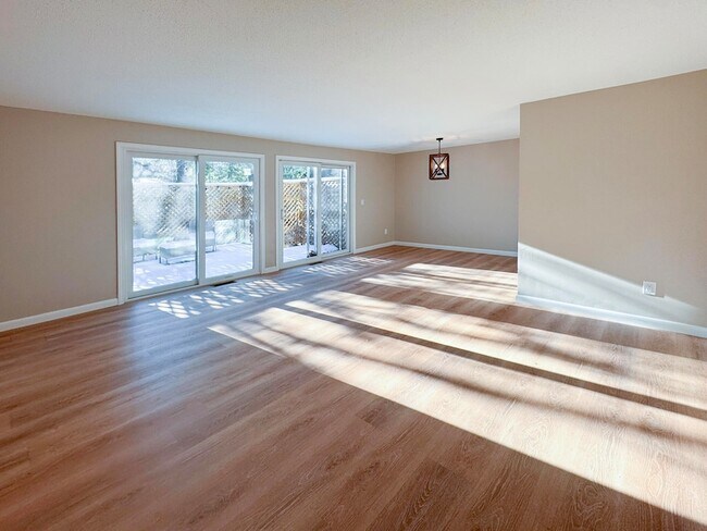 Building Photo - 225 SW Meadows