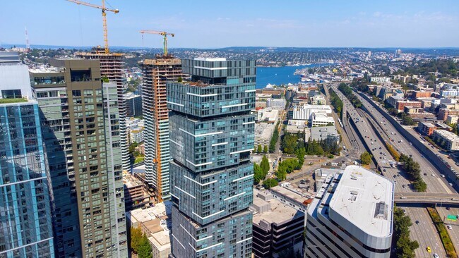 Building Photo - 2Bd/2Ba Seattle Apartment