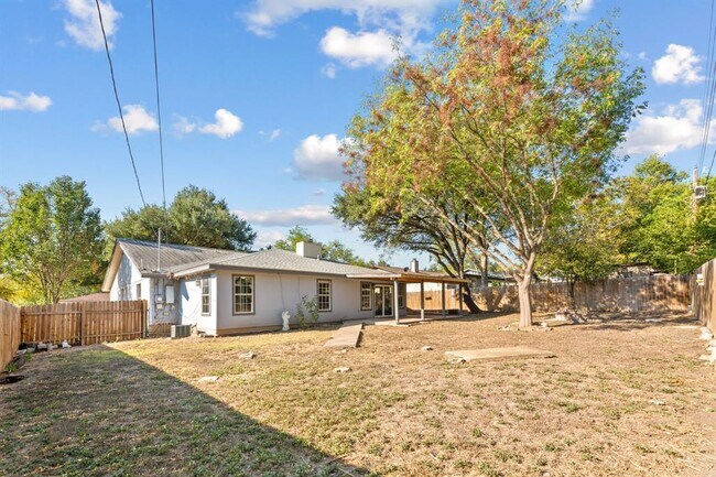 Building Photo - 1606 Old Tract Rd