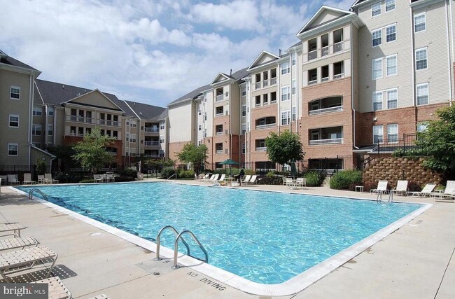 Building Photo - 519 Ensemble Ct