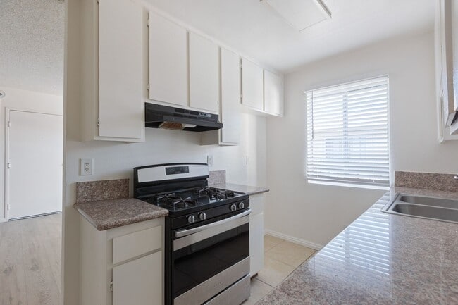 Building Photo - 7233 Loma Verde Ave