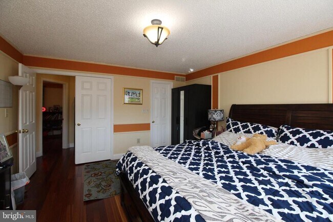 Building Photo - 9 Halstead Pl