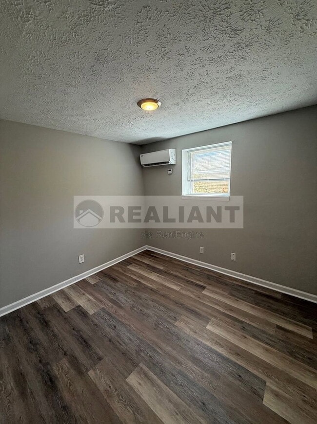 Building Photo - 2082 Fairmont Ct