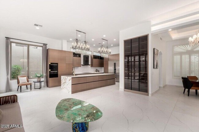 Building Photo - 11312 E Greenway Rd