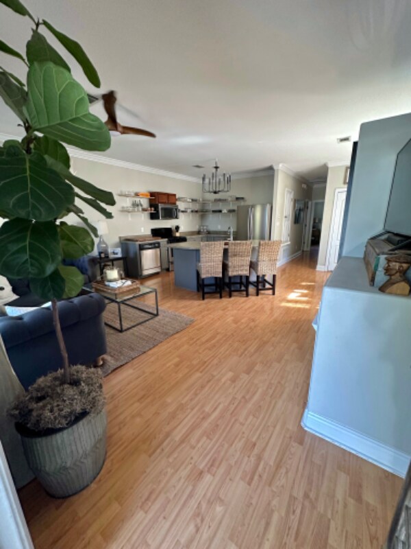 Building Photo - 902 N Davis Hwy