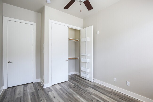 Building Photo - 2307 Camden Dr