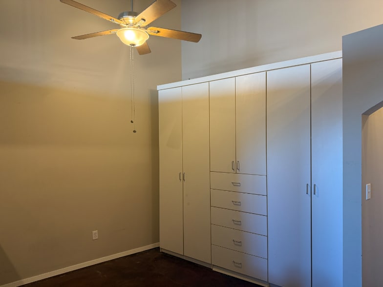 Building Photo - 200 Main St