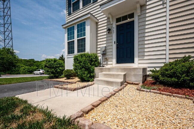 Building Photo - 367 Ontario Dr