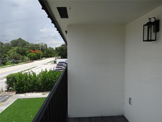 Building Photo - 5980 SW 40th Ave
