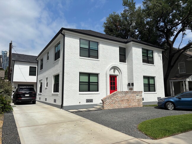 Building Photo - 2636 Greenbriar Dr