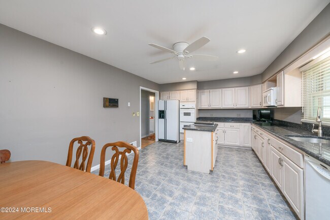 Building Photo - 2229 Fromkin Dr