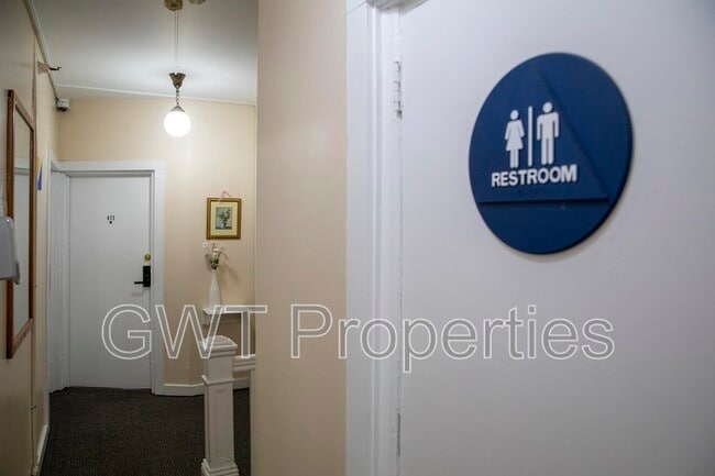 Building Photo - 321 Ivy St