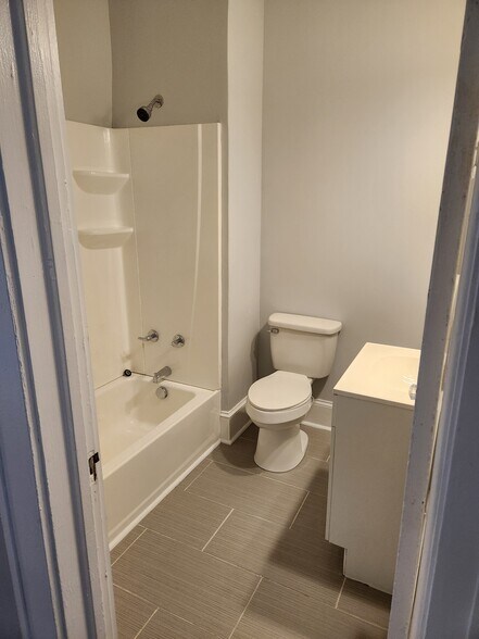 Hallway/secondary bathroom - 1610 Lowder St