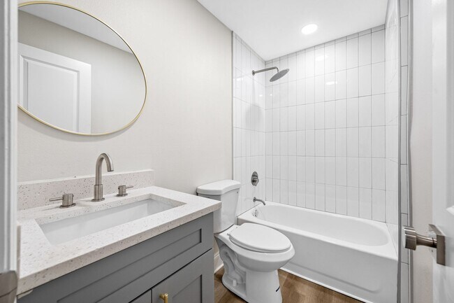 Building Photo - Davis Islands! RARE 3/2 FRESHLY RENOVATED,...