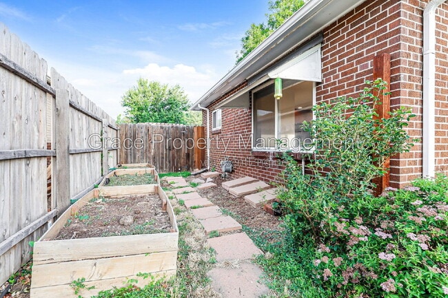 Building Photo - 3075 N Dahlia St