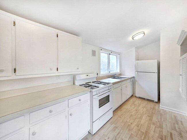 Building Photo - Hidden Gem: Adorable 1BR Cabin in Druid Hills