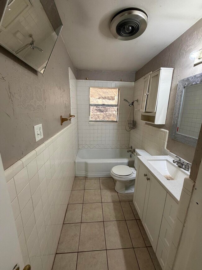 Building Photo - 2315 32nd St