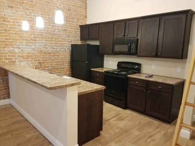 Kitchen - 114 E University St