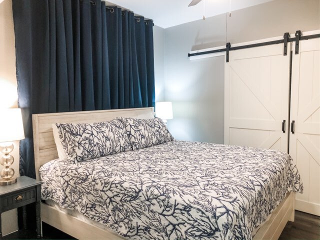 Building Photo - 9900 S Thomas Dr