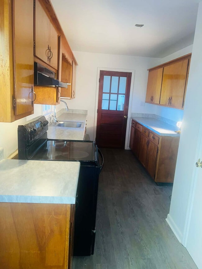 Building Photo - 117 Riverside Dr