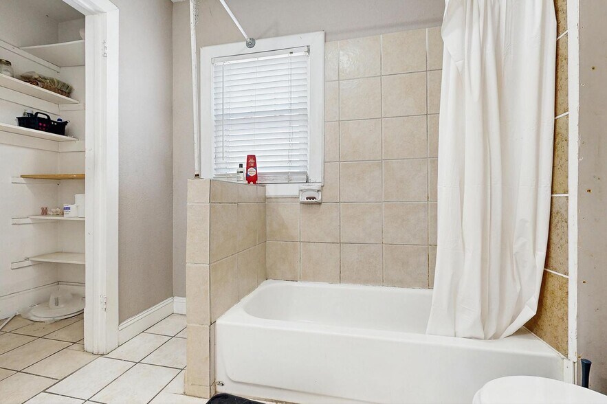 Building Photo - 3516 Baltimore Ave