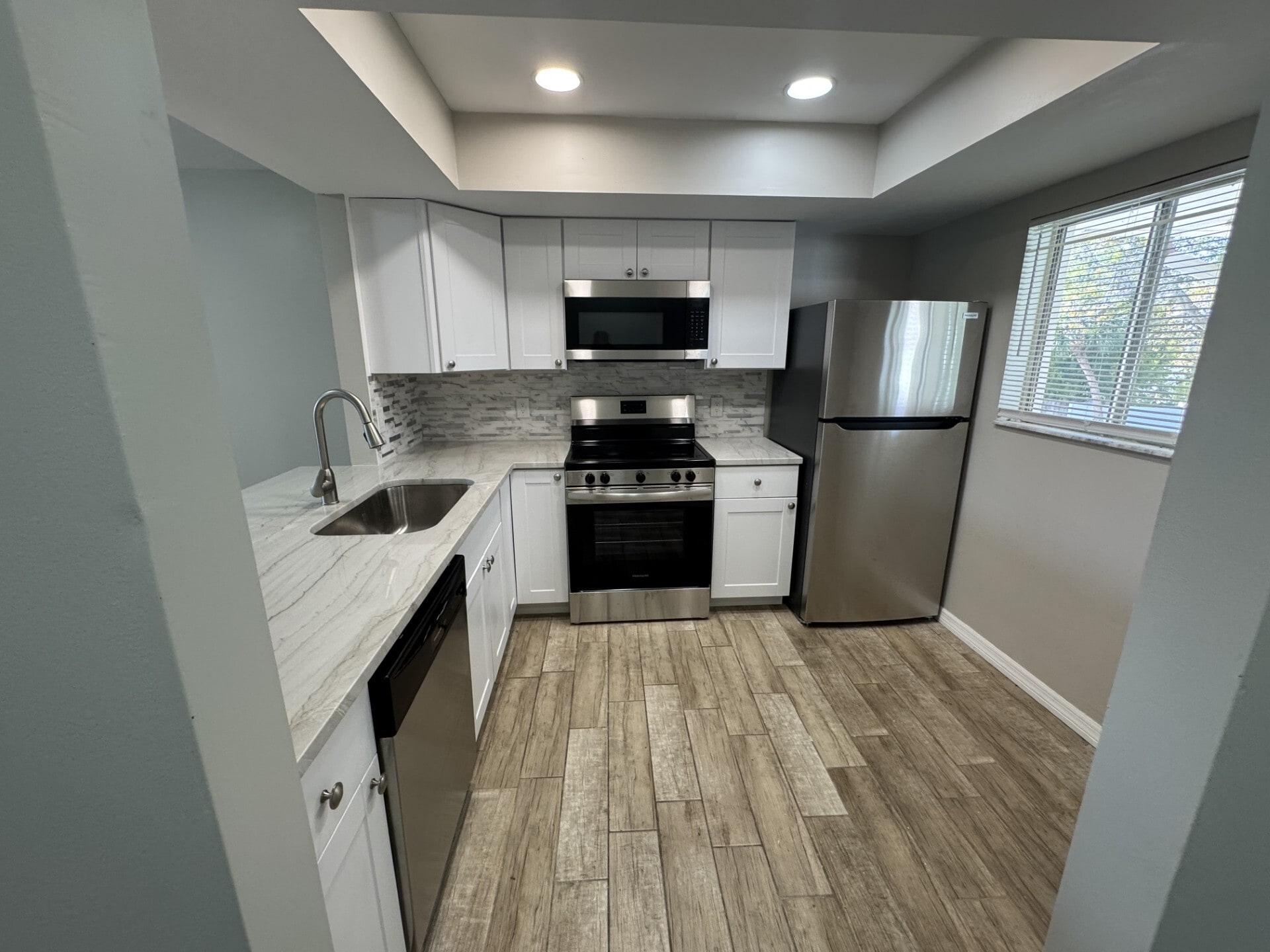 Building Photo - 3602 Beneva Rd