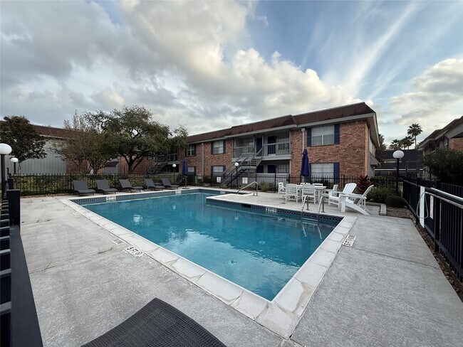 Building Photo - 2250 Bering Dr