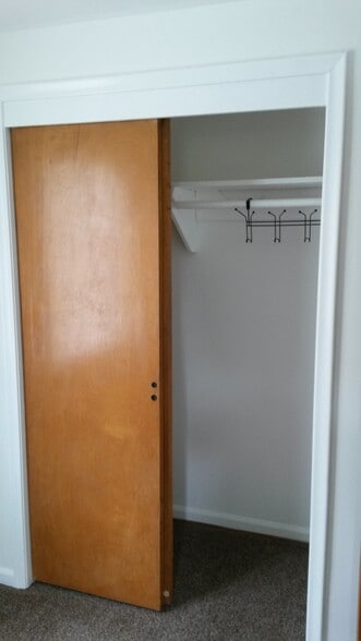 Office / Second Room Closet - 21865 Coolidge Highway