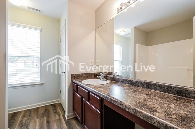 Building Photo - 138 High Point Way