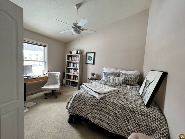 Building Photo - Beautiful 2 Bedroom with an office, 2.5 Ba...