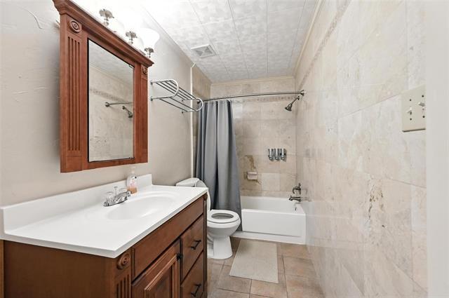 Building Photo - 3201 Oleander Ct