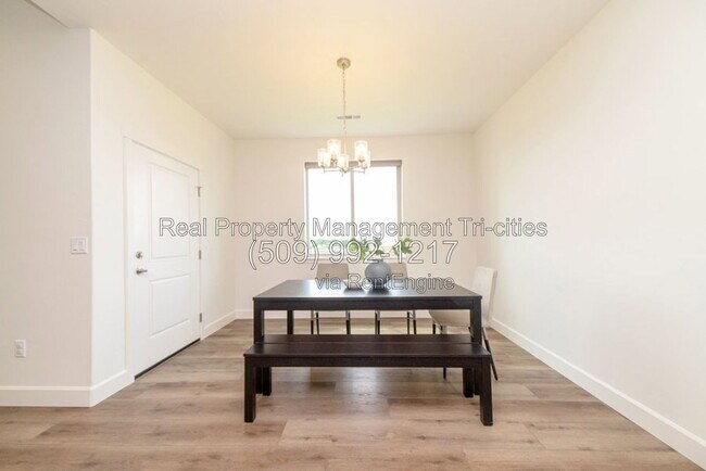 Building Photo - 8004 Massey Dr